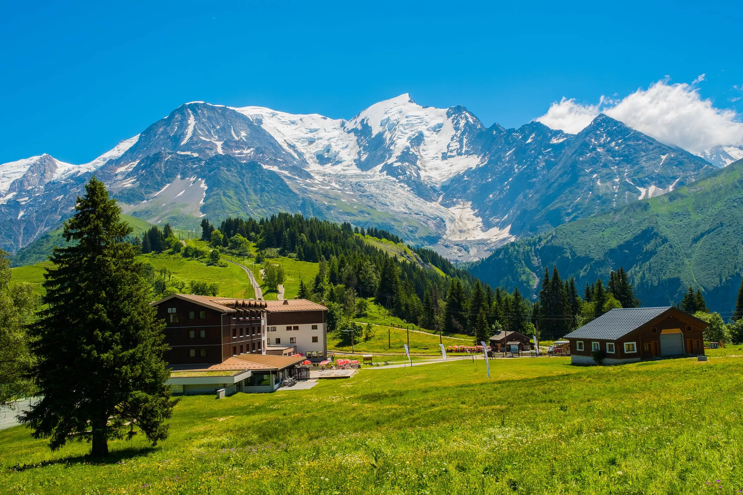 Les Houches face au massif du Mont-Blanc
