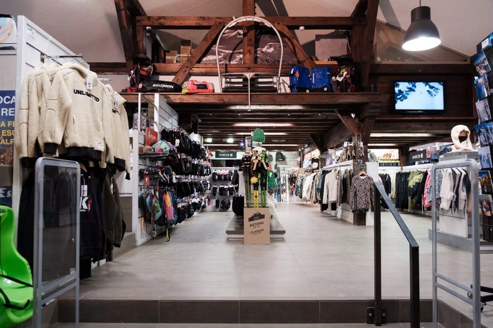 Le magasin, au centre des Houches